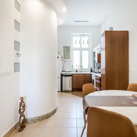 Apartment Bpr Woodland Design With A/c Budapest
